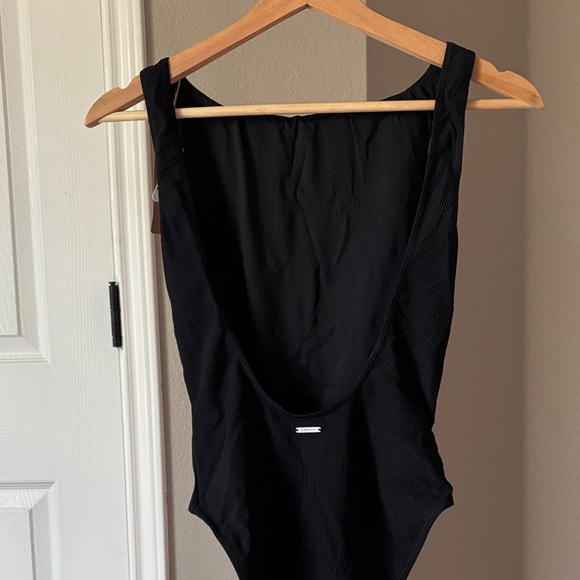Berlook One Piece Swimsuit NWT - Picture 1 of 5